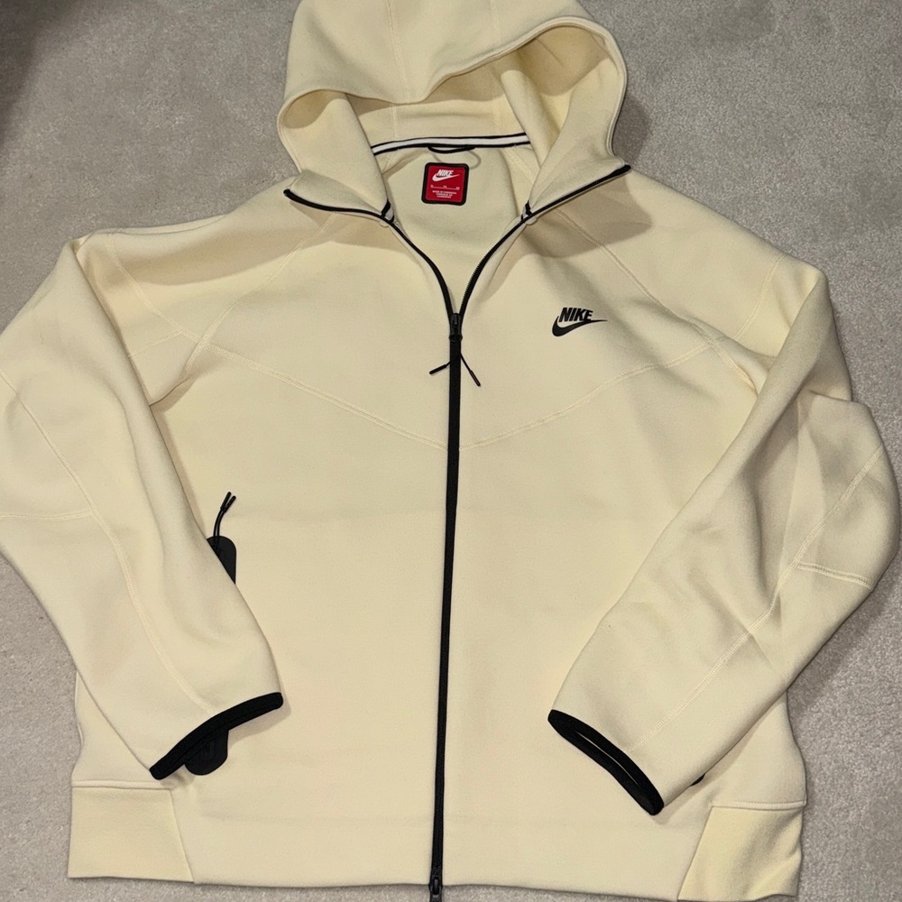 Men’s Nike zip up hoodie - Picture 2 of 8